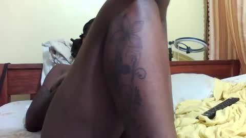 Snapshot of princessmiles2 chatting on February 25, 8:21 pm phelly online show from February 25, 8:21 pm
