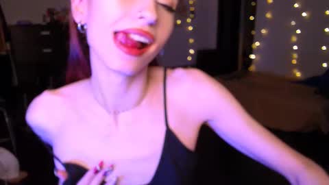 Snapshot of pufpufog chatting on March 5, 4:13 pm EsteticHouse online show from March 5, 4:13 pm