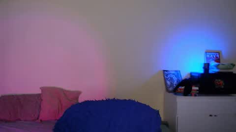 Snapshot of pufpufog chatting on October 18, 5:06 pm EsteticHouse online show from October 18, 5:06 pm