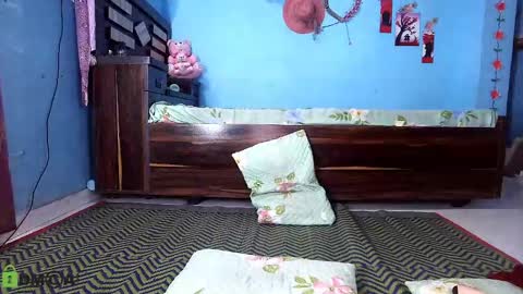 Snapshot of pureannuals chatting on January 28, 5:54 am Pureannuals online show from January 28, 5:54 am