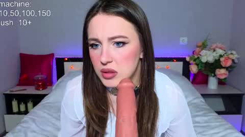 Snapshot of pussy_asmr chatting on February 19, 4:44 pm Monica online show from February 19, 4:44 pm