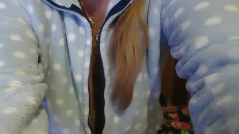 Snapshot of pussy_boom4u chatting on March 1, 1:00 am Mary online show from March 1, 1:00 am