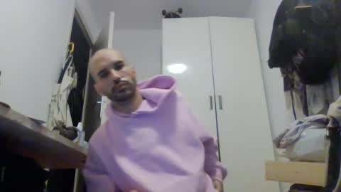 pussyboy32947 online show from October 15, 9:37 pm