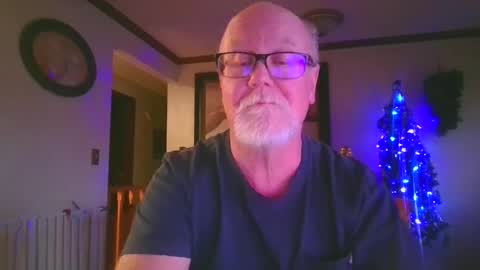 Snapshot of pussylover1365 chatting on February 5, 10:33 pm pussylover1365 online show from February 5, 10:33 pm