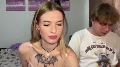 Snapshot of pussymoneywet chatting on September 19, 12:42 pm Lina online show from September 19, 12:42 pm