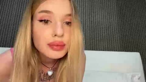 Snapshot of pussymoneywet chatting on October 22, 11:34 am Lina online show from October 22, 11:34 am