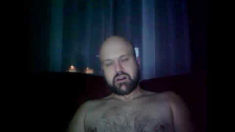 Snapshot of quebecboy233 chatting on October 1, 2:21 am quebecboy233 online show from October 1, 2:21 am