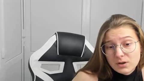 Amelie online show from March 24, 8:09 am