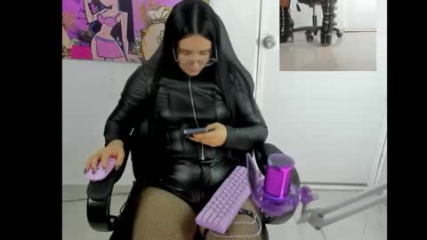 queen_findom1 online show from February 1, 7:16 am