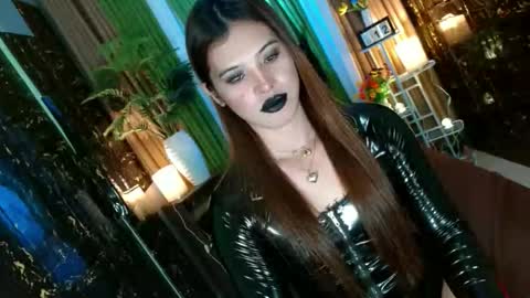 Snapshot of queen_kendalx19 chatting on October 12, 12:14 am Kendal online here from 6am-3pm philippine time online show from October 12, 12:14 am