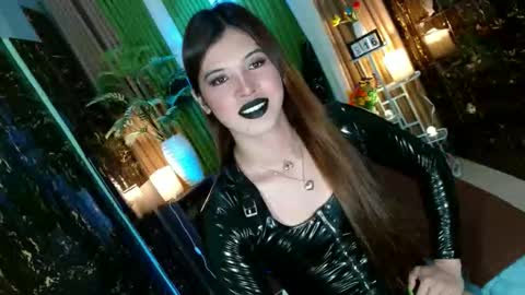 Snapshot of queen_kendalx19 chatting on October 16, 12:32 am Kendal online here from 6am-3pm philippine time online show from October 16, 12:32 am