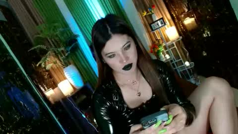 Snapshot of queen_kendalx19 chatting on October 14, 12:24 am Kendal online here from 6am-3pm philippine time online show from October 14, 12:24 am
