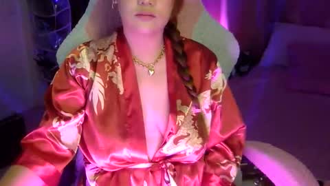 QueenHennessy online show from March 13, 6:55 pm