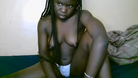 Snapshot of queen_latasha chatting on October 15, 7:53 am queen_latasha online show from October 15, 7:53 am