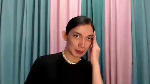 Queen Lucifer online show from November 23, 11:30 am