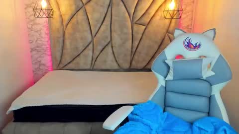   online show from March 5, 12:11 pm