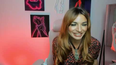 Snapshot of queen_violetta_ chatting on October 2, 5:45 pm queen_violetta_ online show from October 2, 5:45 pm