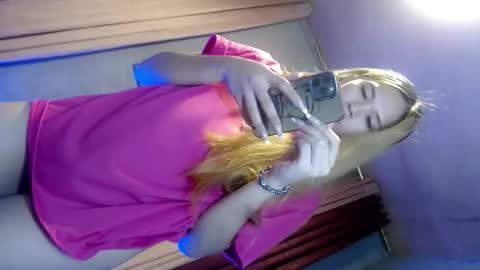Snapshot of queena10 chatting on September 10, 10:00 pm CALL ME YOUR QUEEN AIVY1 online show from September 10, 10:00 pm