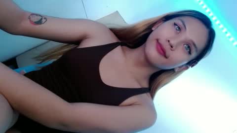 Snapshot of queena10 chatting on October 8, 4:51 am CALL ME YOUR QUEEN AIVY1 online show from October 8, 4:51 am