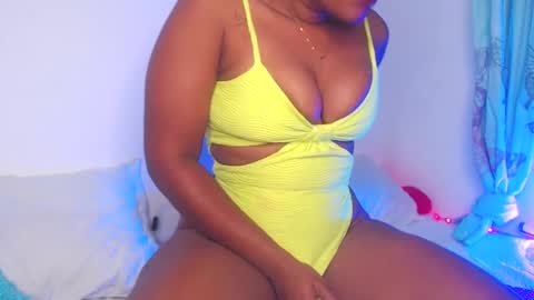 Snapshot of queenalya_ chatting on October 10, 2:28 am Ahlya  online show from October 10, 2:28 am