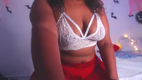 Snapshot of queenalya_ chatting on October 25, 3:18 am Ahlya  online show from October 25, 3:18 am