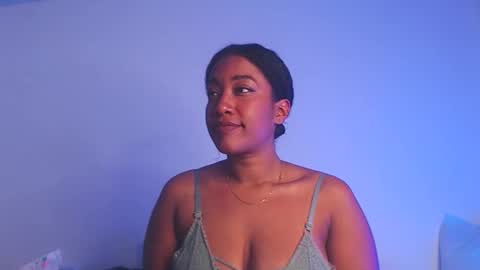 Snapshot of queenalya_ chatting on October 15, 2:15 am Ahlya  online show from October 15, 2:15 am