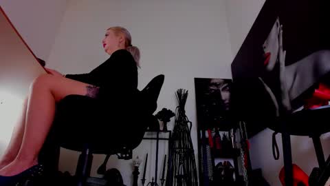 Misscatsnow online show from February 14, 7:55 am