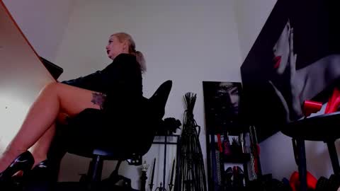 Misscatsnow online show from February 22, 7:34 am