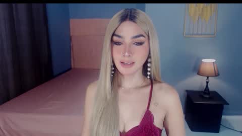 Snapshot of queenemeraldts chatting on September 23, 2:05 am queenemeraldts online show from September 23, 2:05 am