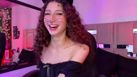 Snapshot of queenjenn__ chatting on October 21, 10:02 pm QUEENJEENN online show from October 21, 10:02 pm