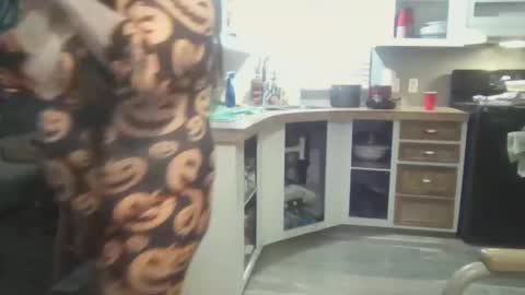 Queen N King Fun Night online show from October 24, 3:40 am