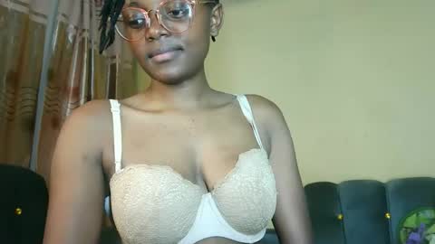 queenmerliz331240 online show from October 13, 9:17 pm