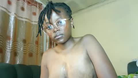 queenmerliz331240 online show from October 12, 7:49 pm