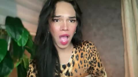 Snapshot of queenn_xxx chatting on September 15, 8:38 am QUEEN online show from September 15, 8:38 am