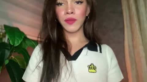 Snapshot of queenn_xxx chatting on October 1, 5:34 pm QUEEN online show from October 1, 5:34 pm