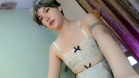 QUEEN online show from February 22, 6:28 am