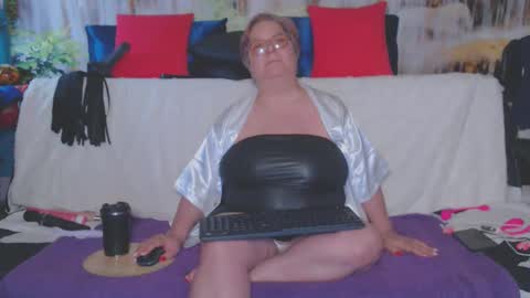 QueenPammy online show from March 29, 9:00 am