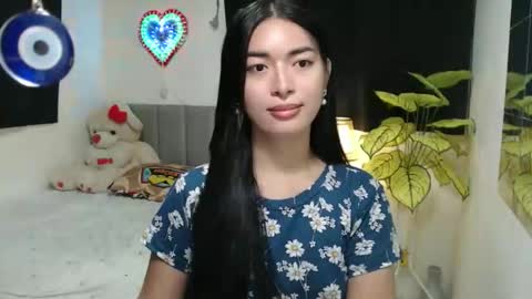 QueenPinay69 online show from November 19, 3:22 pm
