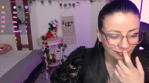 queenrose94 online show from March 14, 1:15 pm
