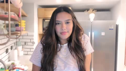 Snapshot of queenv66 chatting on December 4, 3:09 am Val - online show from December 4, 3:09 am