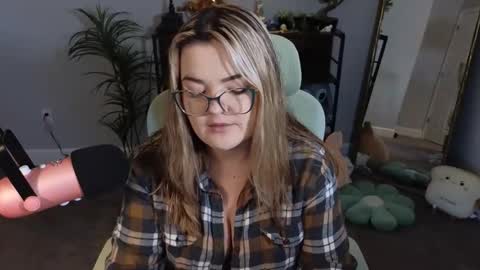 Bri online show from December 3, 3:07 am