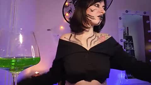 quiet_smile online show from October 27, 8:47 am