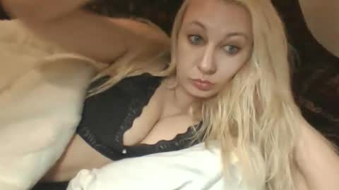 qwertyui online show from December 16, 8:59 pm