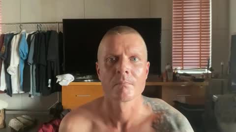 rabbit_eyes69 online show from April 14, 6:38 am