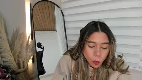 Rachell online show from October 28, 4:57 am