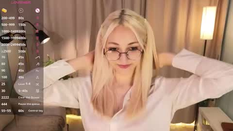 Snapshot of radi_rose chatting on September 28, 9:24 pm Karina online show from September 28, 9:24 pm