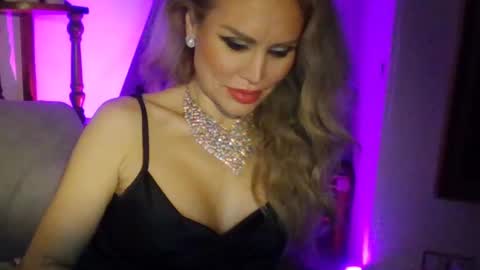 Snapshot of radmila_star chatting on December 4, 8:34 pm Radmila Star online show from December 4, 8:34 pm