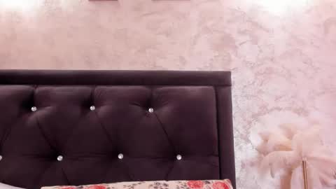 raelledarkstar online show from May 5, 9:04 am
