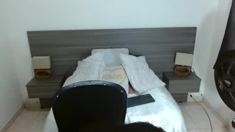 raichellcooper1 online show from February 7, 11:24 pm