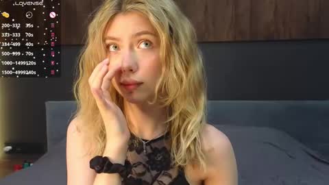 Snapshot of rainauge chatting on February 25, 9:26 pm Lisa online show from February 25, 9:26 pm